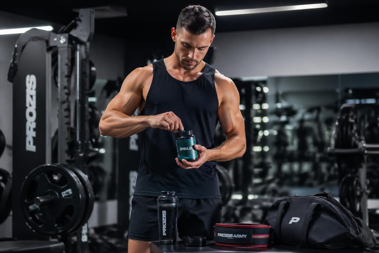 découvrez comment la spiruline peut booster vos performances en musculation grâce à ses propriétés naturelles riches en protéines et nutriments essentiels.